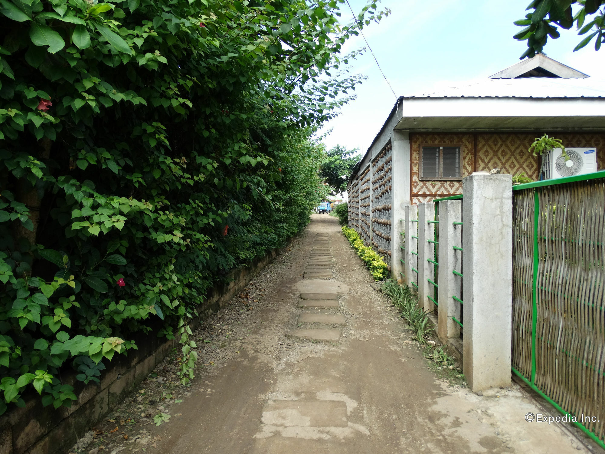 Alona Grove Tourist Inn Tawala  Екстер'єр фото